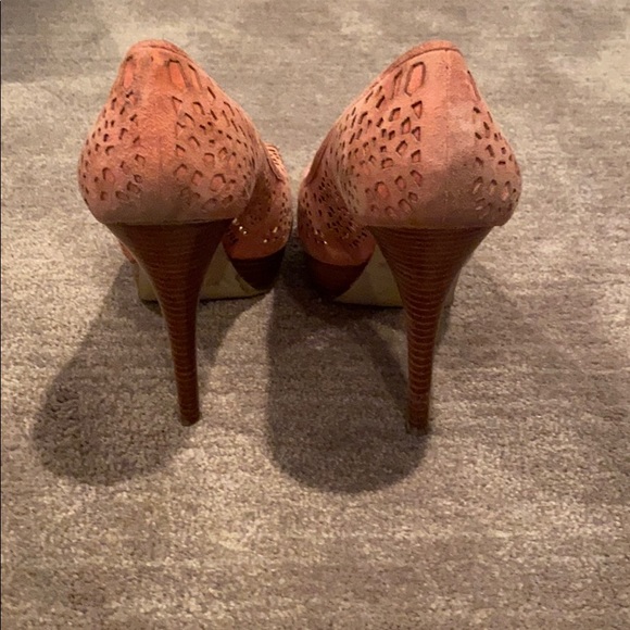 Enzo Angiolini pink suede eyelet heels - Picture 3 of 7